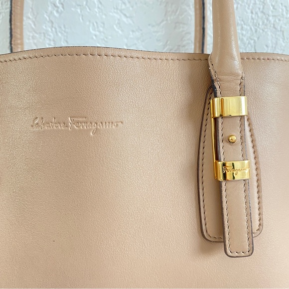 Salvatore Ferragamore beige organizer tote bag - Picture 5 of 16